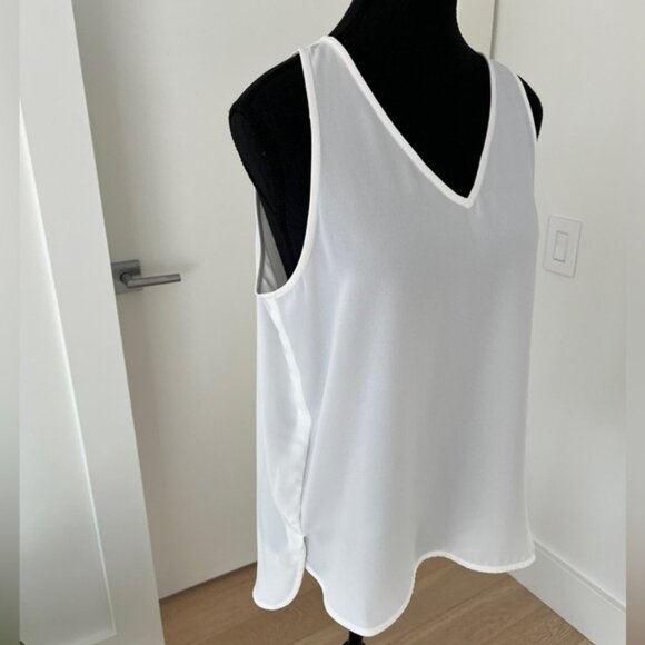 SOPHIE GRACE V Neck Sleeveless High Low Ivory Top Versatile Basic - Picture 1 of 8